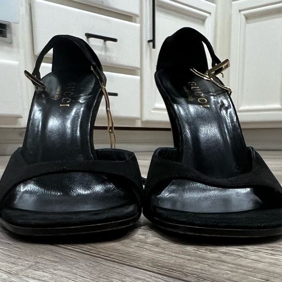 Gucci Black Velvet 4” Heel With Gold Ankle Strap - only worn 5 times, like new - Picture 7 of 9